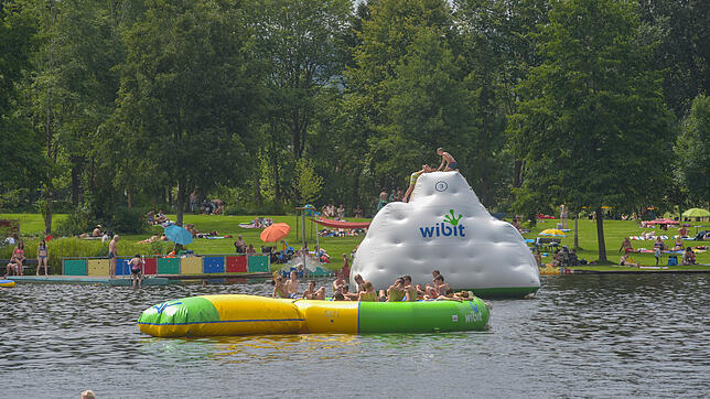 Der Klosterweiher lädt wieder zum Baden ein.