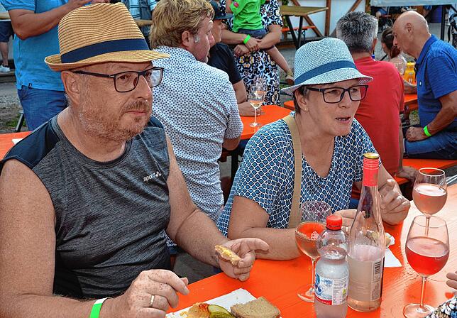 Bild 17: Beim Bermatinger Weinfest wird auch am Samstag gefeiert! Wir haben die besten Bilder – Teil 2