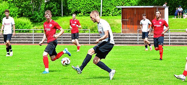 Bild 3: SG FC Wehr/Brennet spielt nur 1:1 gegen FC Hochrhein – und wir haben Fotos!