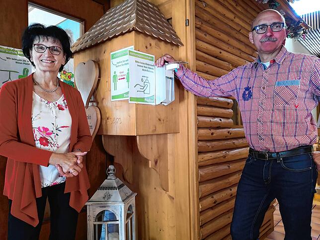 Rosi und Hans-Joachim Salomon vom Hirschen freuen sich, wieder für ihre Gäste da sein zu dürfen. Sie berichten von überraschend schönen ...