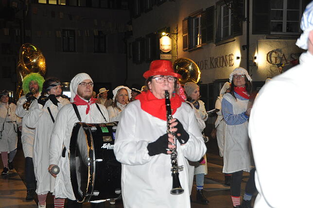 Bild 30: Hemdglonker-Umzug in Markdorf: Hunderte Narren im weißen „Nachthemed“ – die besten Bilder!