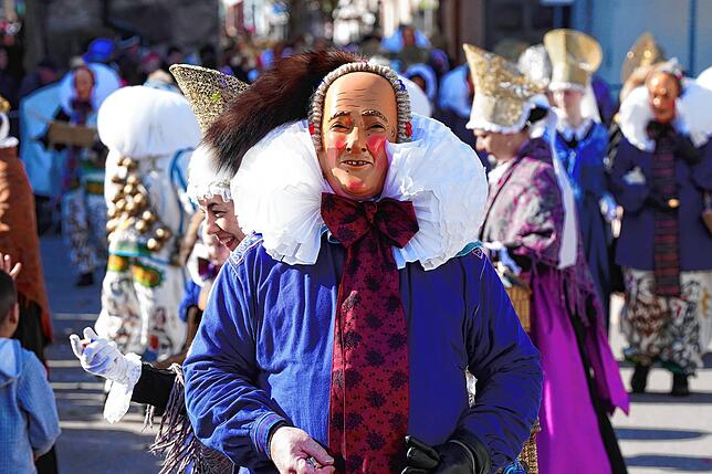 Bild 22: Villinger Fasnet-Umzug: Narren feiern bei strahlendem Sonnenschein – Die besten Bilder!