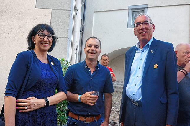 Bild 2: Eintrag ins Goldene Buch beim Heimatabend des Tiengener Schwyzertags – Wir haben die Bilder