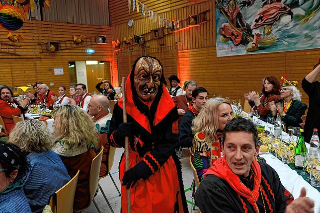 Bild 3: Bilder vom Ehrenabend der Narrengesellschaft Hennenschlitter