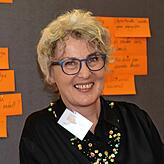 Ursula Immenschuh ist seit 2004 Professorin für Pflegepädagogik und Pflegewissenschaft an der Katholischen Hochschule in Freiburg.