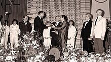 Bei den Europa- und Weltmeisterschaften der Junioren 1986 in der Donauhalle: Der damalige OB Bernhard Everke (links) und sein Vize ...