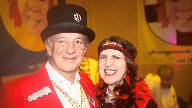 Bild 21: Glückwunsch! Fotos vom Jubelball zu Ehren der Lausbuben der Narrengemeinde Hofpeter