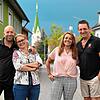 Kilian Stadelhofer, seine Lebensgefährtin Sandra Fuchs und ihre Freunde Corinna und Bernhard Renz lieben Wollmatingen. Heimisch fühlen ...