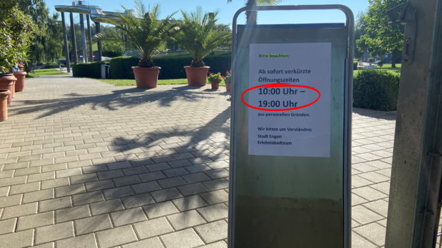 Das nächste Freibad im Hegau muss seine Öffnungszeiten anpassen. In welcher Gemeinde das Bad ab sofort später aufmacht, weil es an ...