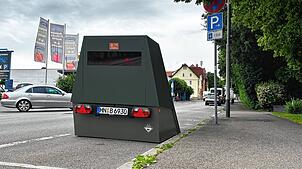 Der neue Enforcement Trailer steht nach einem totalschaden durch einen Brand nun in der Spittelstraße in Schwenningen.
