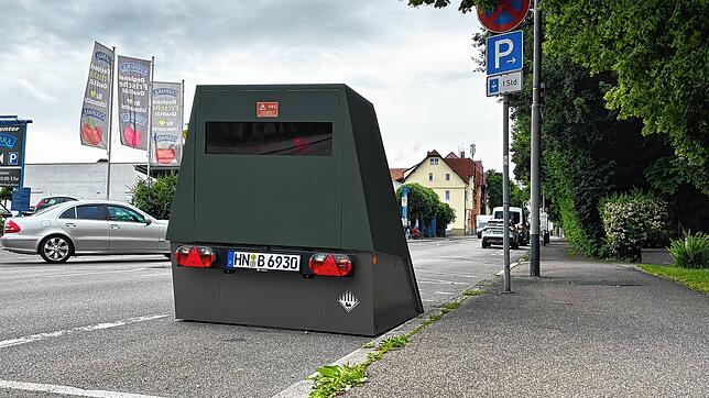 Der neue Enforcement Trailer steht nach einem totalschaden durch einen Brand nun in der Spittelstraße in Schwenningen.