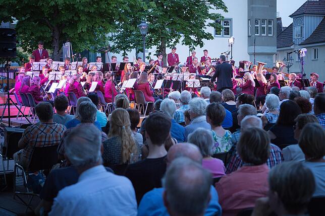 Dss Galakonzert des Jugendblasorchesters war wieder ein ganz besonderer Abend. Über 700 Zuhörer kamen, um mit Musikgenuss ins ...