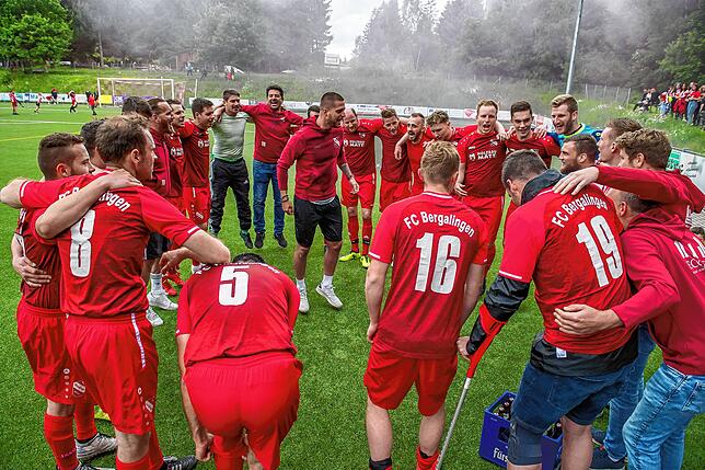 Bild 4: FC Bergalingen feiert den Titel durch einen 3:2-Sieg gegen den SV Buch II &ndash; und wir haben Bilder!