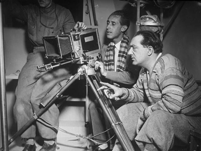 Regisseur Fritz Lang (rechts) bei den Aufnahmen des Weltraum-Films „Frau im Mond“ (1929).