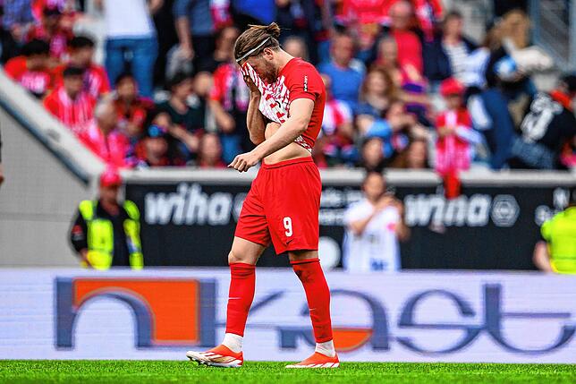 Freiburgs Lucas Höler reagiert nach dem Spiel unzufrieden.