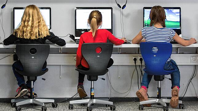 Computerräume gibt es schon lange, diese sind aber nur der Anfang: Die Informationstechnik in Singens Schulen soll verbessert werden, ...