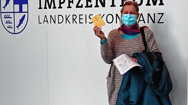 Ariane Will ist als über 60-jährige gegen Covid geimpft worden. Den Termin gab es im Kreisimpfzentrum in Singen. Bild: Spille