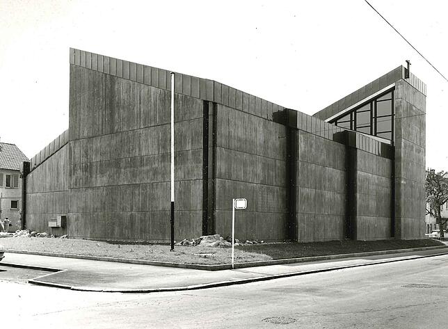 Der Neubau, wie er bis heute an der Bismarck- Ecke Brühlstraße steht.