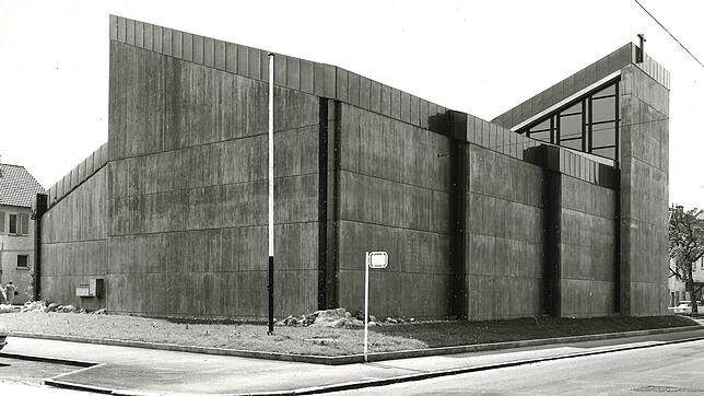 Der Neubau, wie er bis heute an der Bismarck- Ecke Brühlstraße steht.