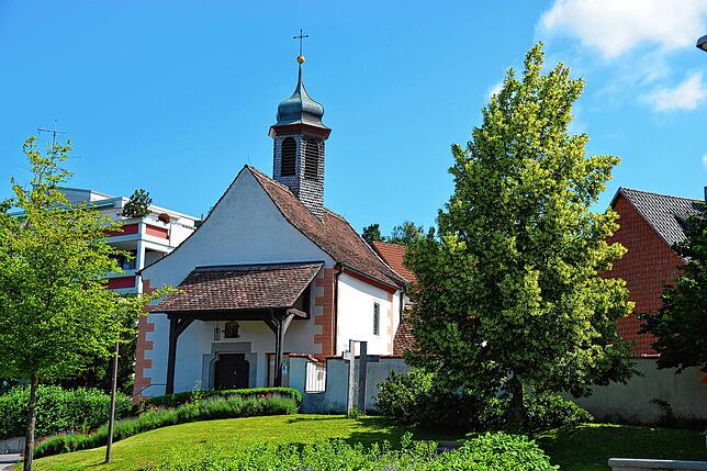 Eine der Sehenswürdigkeiten in Daisendorf ist die Kapelle St. Martin. Darin befinden sich einmalige Fresken und Statuen.