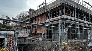 Es wird noch gebaut in Schweizer Rheinfelden, aber weniger. Bild: Valentin Zumsteg