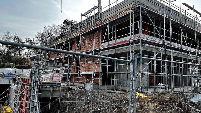 Es wird noch gebaut in Schweizer Rheinfelden, aber weniger. Bild: Valentin Zumsteg