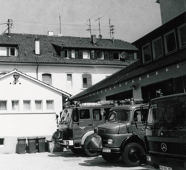 So sahen im Jahr 1994 die Fahrzeuge der Stockacher Feuerwehr in den Garagen bei der Feuerwache aus. Bild: SK-Archiv