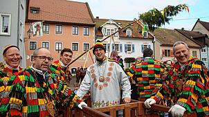 Bürgermeister Joachim Burger wird am Shcmutzigen Dunschdig ins Saugatter gesperrt.