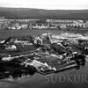 Ein Blick auf den Industriegebiet-Teil Stromeyersdorf im Jahr 1960. Markant sind im Vordergrund die Bleiche und der Wasserturm, die ...