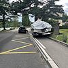 Ein Anhänger mit einem Boot hat sich in Schaffhausen selbstständig gemacht, einen Zaun und eine Hecke demoliert.