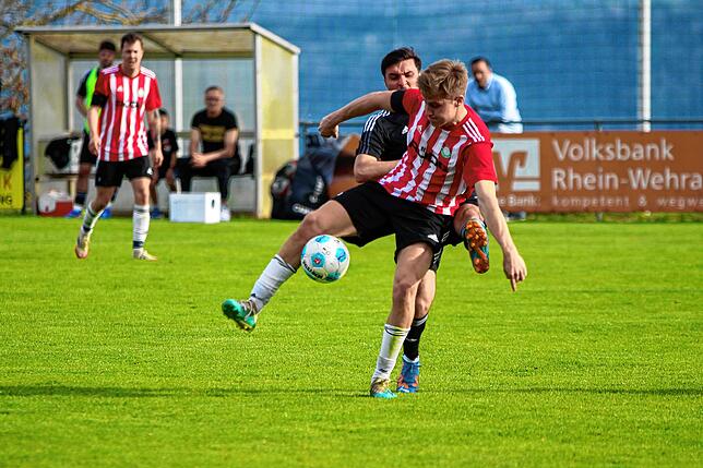Bild 11: Spvgg. Andelsbach spielt 1:1 gegen SV 08 Laufenburg II – und wir haben Bilder!