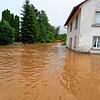 Nach dem Starkregen am Donnerstagabend fanden sich die Sentenharter Häuser im Hochwasser wieder. Die Feuerwehr Wald war bis nachts um 2 ...