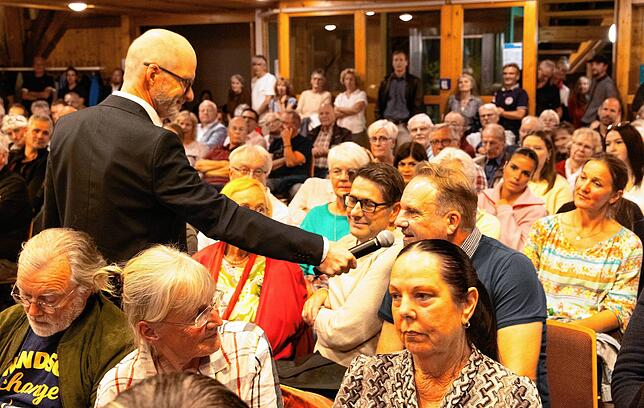 Bild 12: Alle Bilder der Veranstaltung und den KandidatInnen der SK-Podiumsdiskussion in Daisendorf