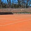 Ein trostloses Bild: Die Tennisplätze des TC Rheinfelden sind derzeit verwaist, Training und Wettkämpfe dürfen nicht stattfinden.