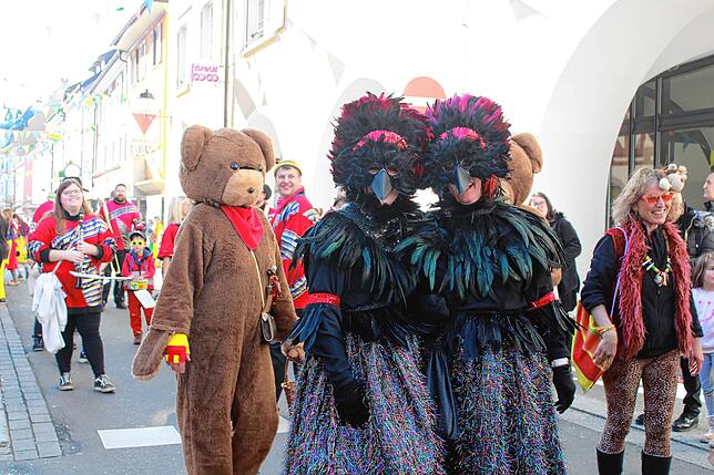 Bild 19: Die schönsten Bilder vom Kinderumzug und Kindernarrenbaumstellen am Fastnachtsdienstag