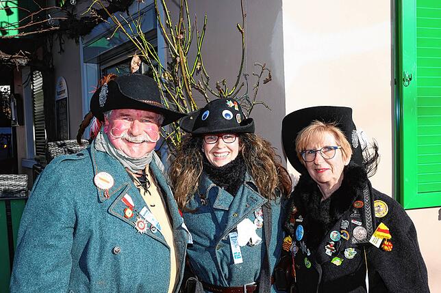 Bild 21: Mit einem Narrenbaumstellen eröffnete Ludwig Egenhofer in Allensbach das Seenarrentreffen 2024