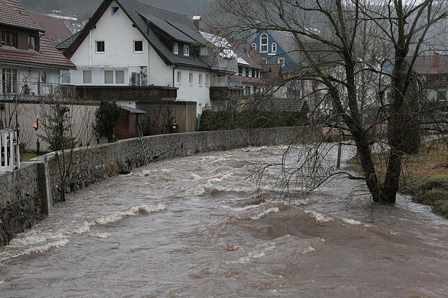 Der Hochwassermauer in Vöhrenbach im Ortskern reicht noch aus.