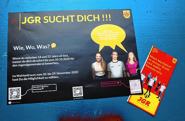 Flyer und Plakat, um auf die Wahl aufmerksam zu machen.
