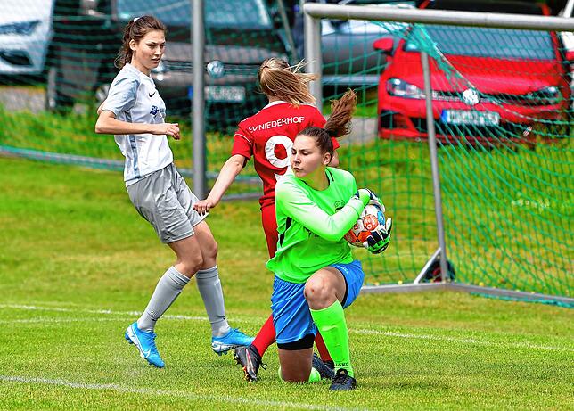 Bild 30: SV Niederhof besiegt SG Ebnet mit 4:1 im Hinspiel der Verbandsliga-Relegation &ndash; wir haben Bilder!