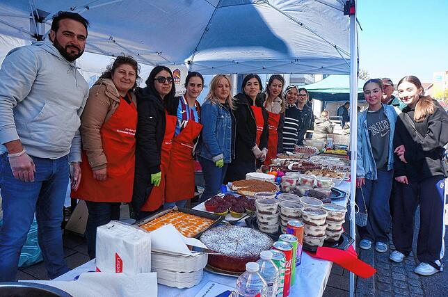 Die kulinarische Vielfalt war beim Frühlingsmarkt sehr groß, dazu trug auch der Stand der Türkischen Moschee Lauchringen bei.
