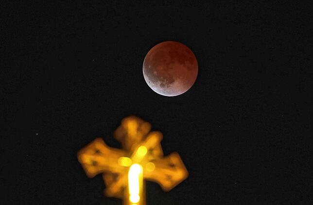 Auch am Himmel über Bethlehem im südlichen Westjordanland lässt sich der Blutmond gut beobachten.