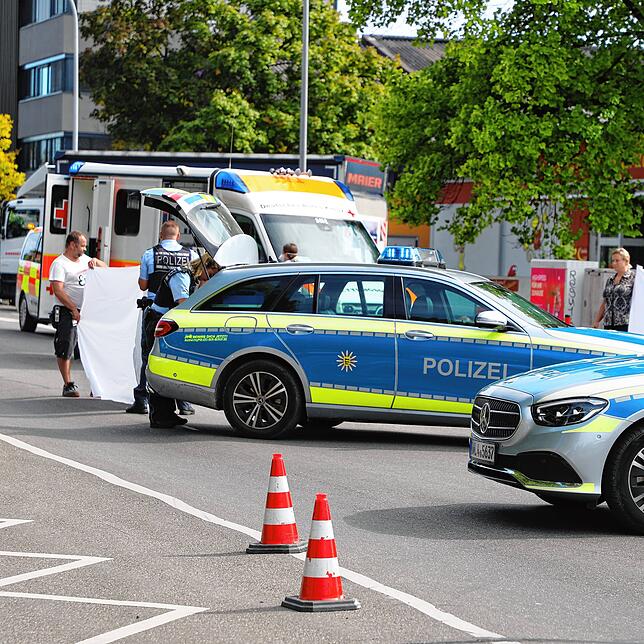 Bild 1: Radler wird bei Kollision mit einem Auto auf der Max-Stromeyer-Straße schwer verletzt