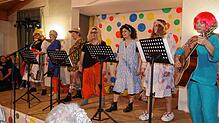 &bdquo;Mir sind vo do&ldquo; singen Sonja Leichenauer, Ulla Welte, Andrea Kroschk, Linda Westhoff,  Alexandra Müller, Claudia van Nooten ...