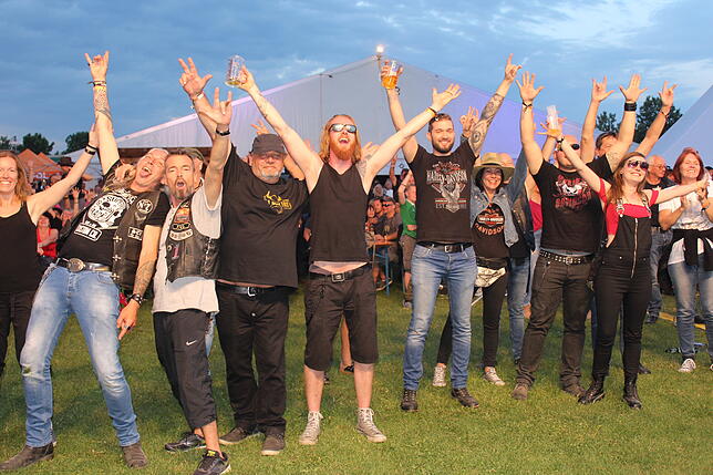 Ungebrochen ist die Anziehungskraft von PS und wohlgeformten Karosserien: Das Wochenende im Seepark gehörte den Motorradfans, von denen ...