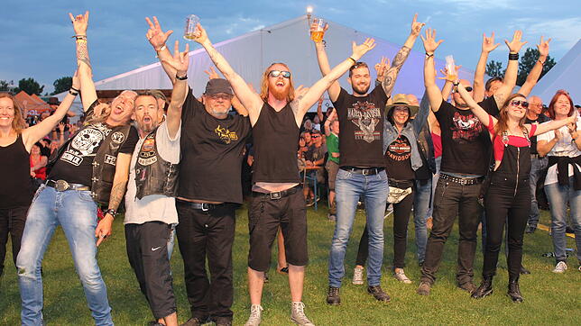 Ungebrochen ist die Anziehungskraft von PS und wohlgeformten Karosserien: Das Wochenende im Seepark gehörte den Motorradfans, von denen ...