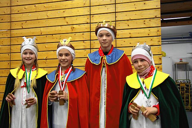 Die Gewinner: Prinzessin Clara Christ, Königin Lenia Dieterle, König Nelson Riedle und Prinz Nils Kleiner.
