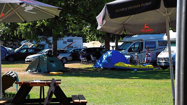 Fotostopp auf dem gut belegten Campingplatz in Allensbach. Er umfasst mehr als fünf Hektar Fläche.