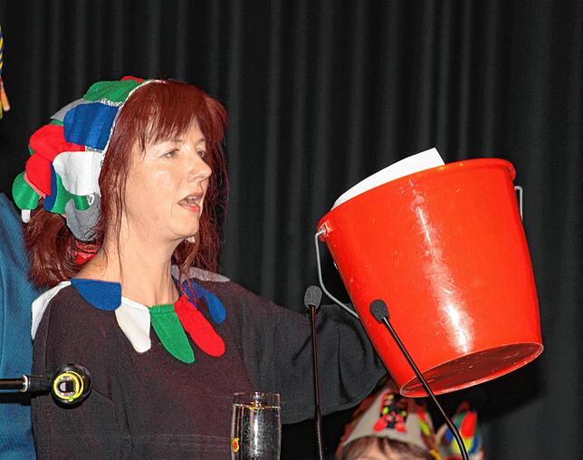 Diana Amann, Schulleiterin des Gymnasiums, stieg 2020 als &bdquo;BZM-Gretel&ldquo; in die Bütt.