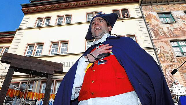Bild 33: Schmotziger Dunschtig: Jakobiner zerren CDU-Mann Andreas Jung vor ihr Tribunal