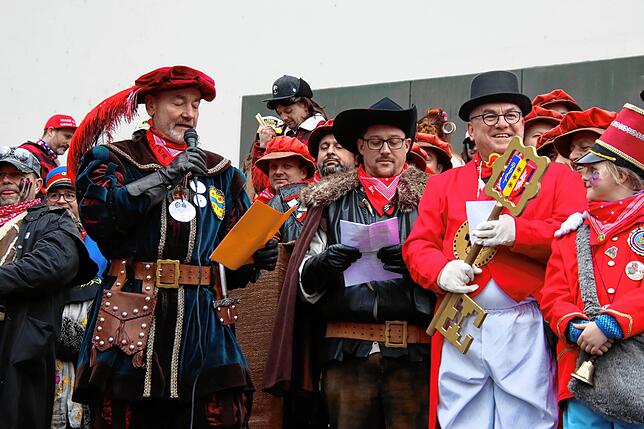 Bild 13: Fasnacht in Rielasingen: Schmotziger Fasnachtstag in bunten Bildern erleben
